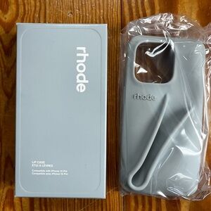 Rhode Silicone iPhone 15 Pro Case - Light Gray / Lipstick Lipgloss Holder